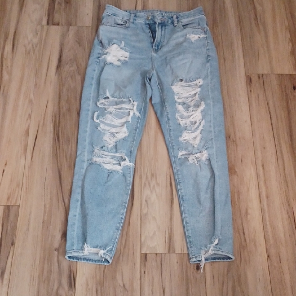 J1 - American Eagle Outfitters Light Blue Distressed Boyfriend Jeans. Size 4